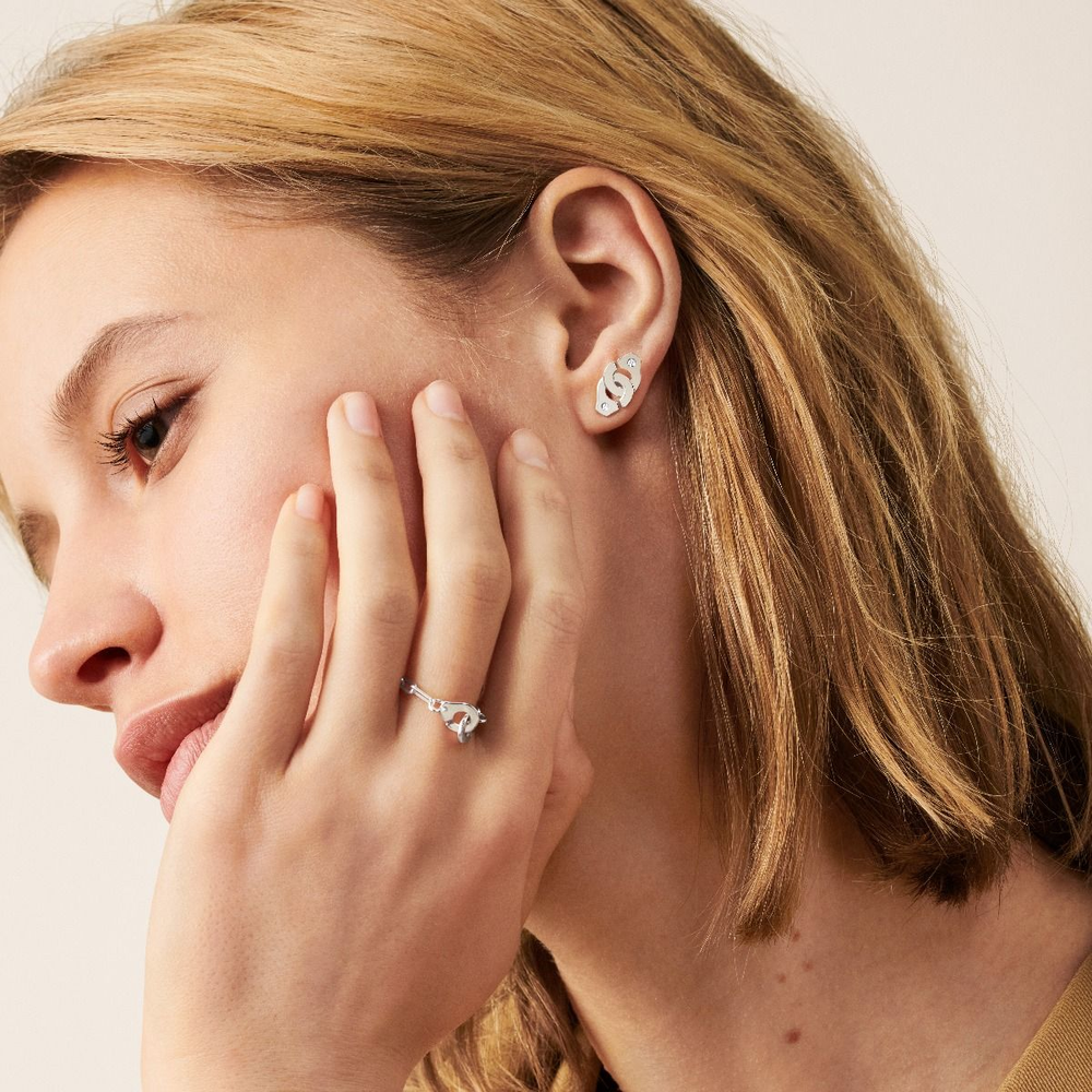 Menottes Dinh Van Chain Ring
